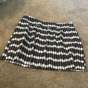 Navy & white pleated LOFT skirt - like new!